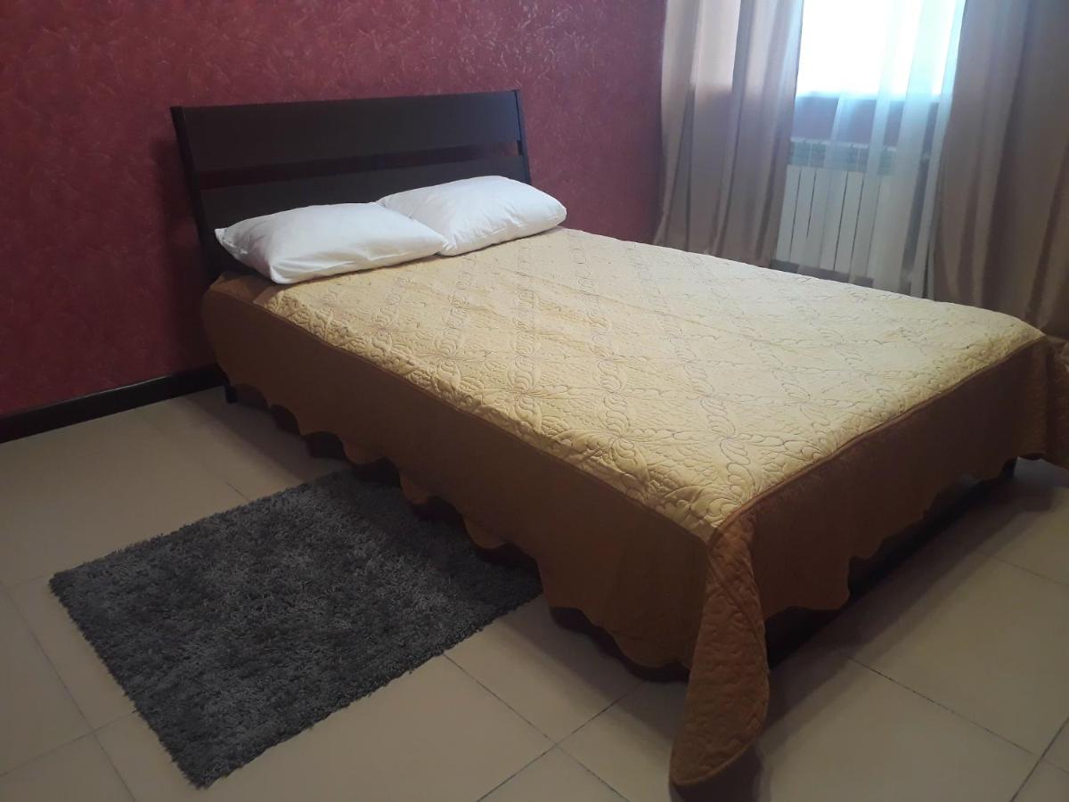 Gostiniy Dvor - Housity