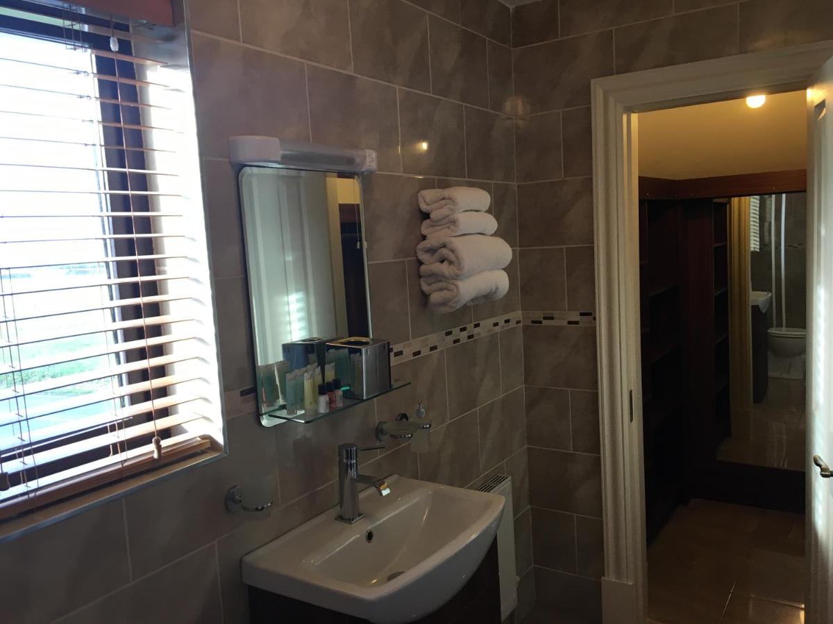 Hopper Inn Bar & Guest Accommodation - Housity