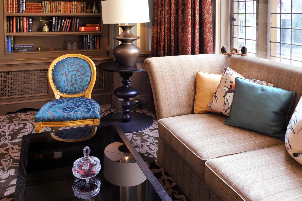 The Crown Manor House Hotel - Housity