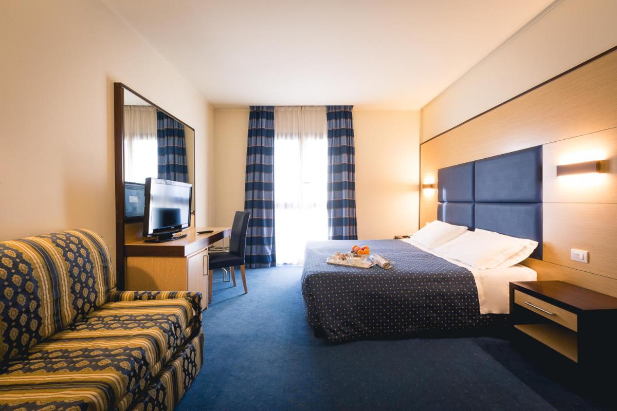 Inn Hotel - Housity