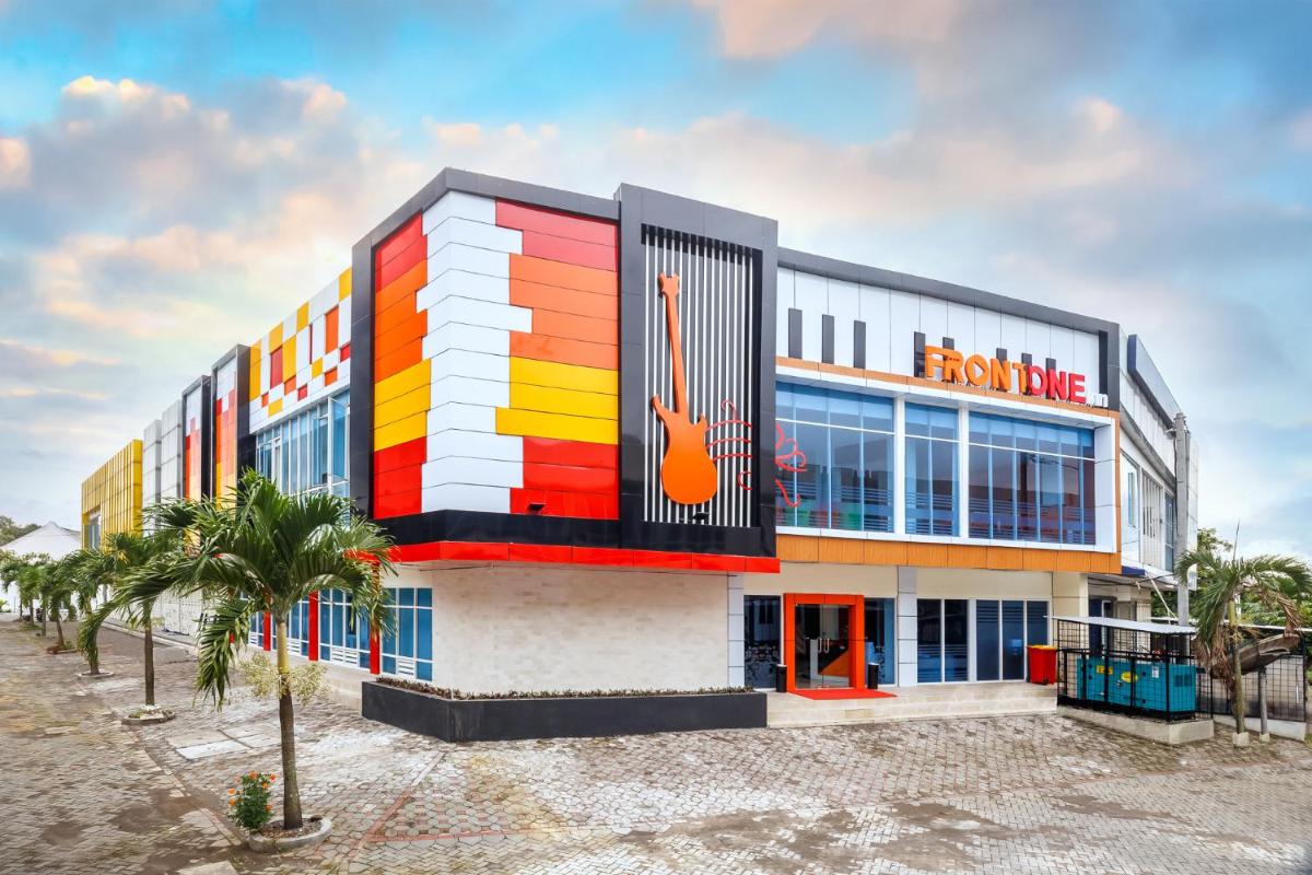 Front One Inn Muntilan - Housity