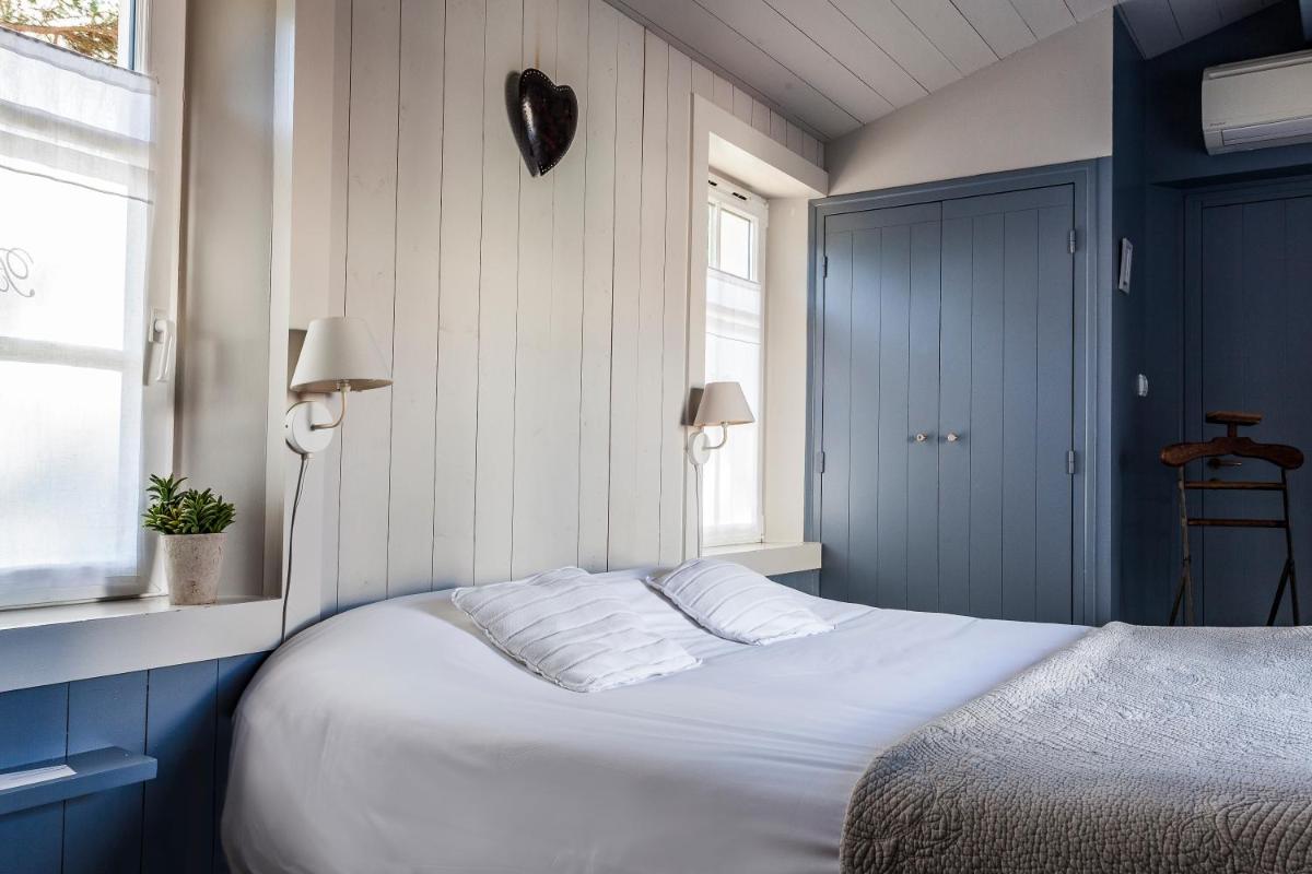 Un ou plusieurs lits dans un hébergement de l'établissement Hotel Les Bois Flottais