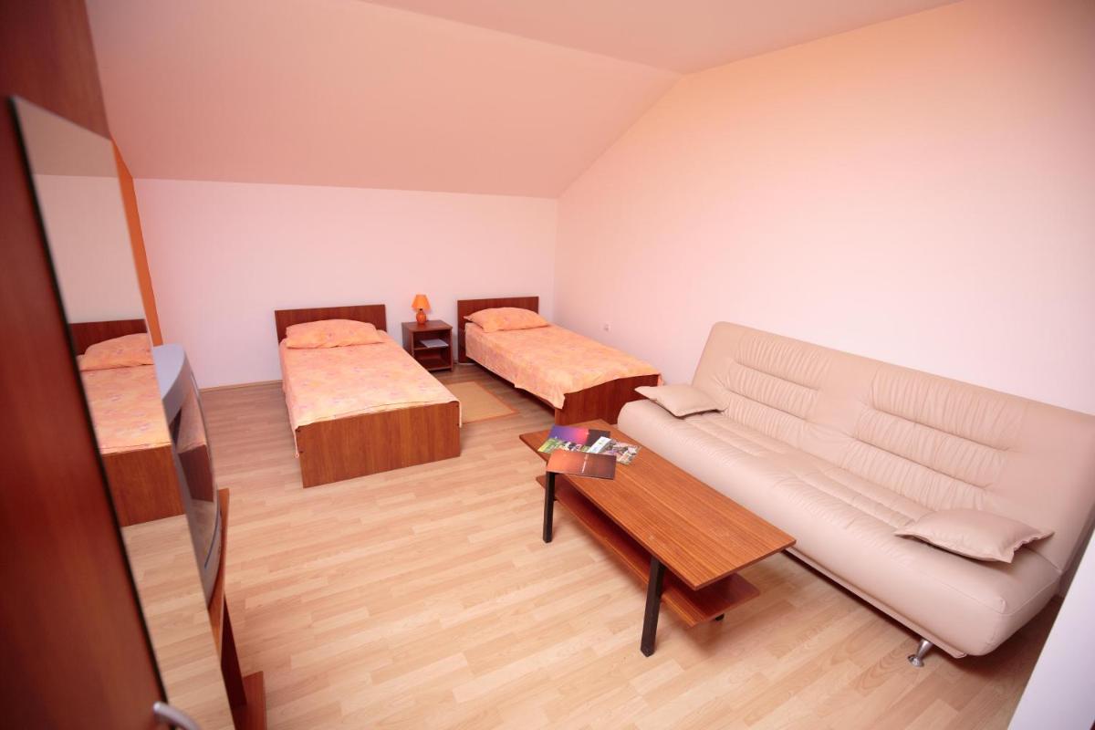 Guesthouse Capistro - Housity
