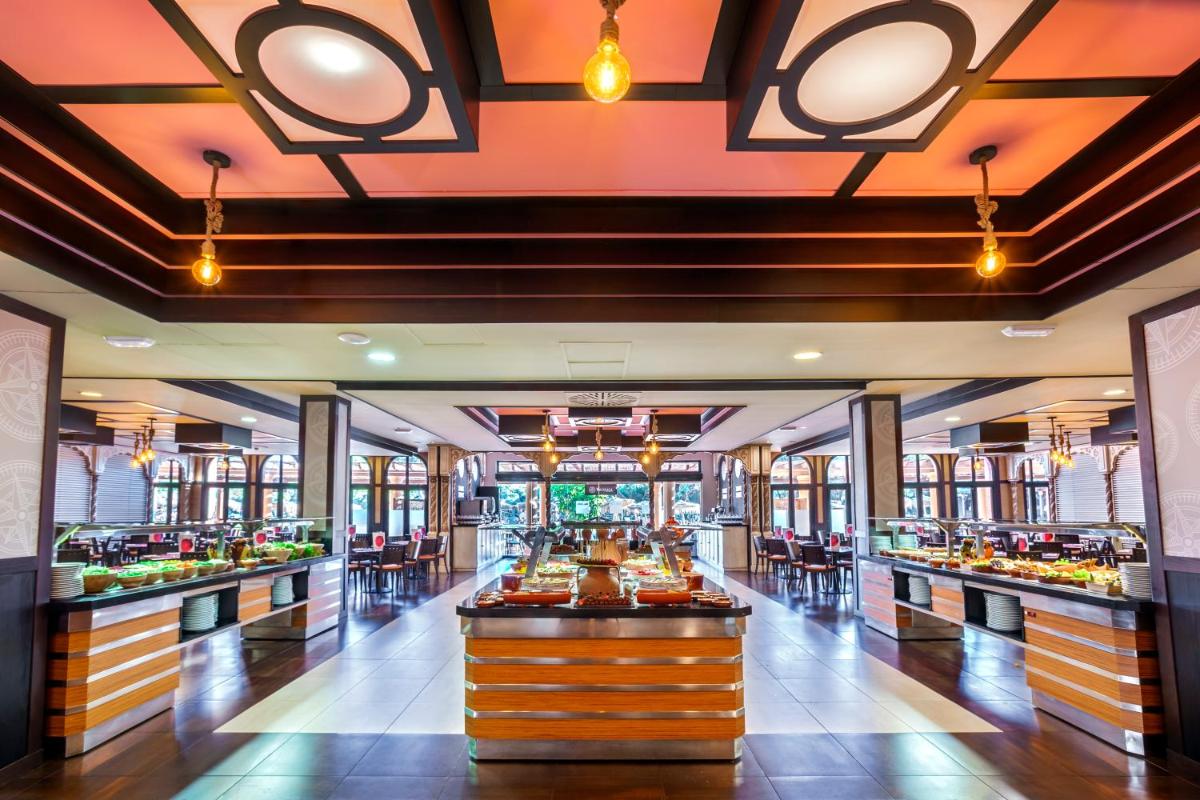 Un restaurante o sitio para comer en Barceló Punta Umbría Beach Resort