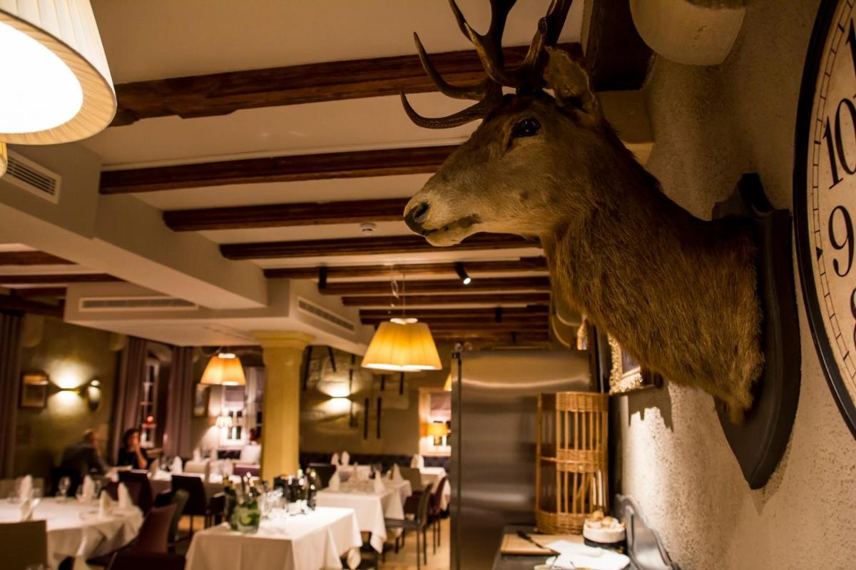 Hotel La Couronne - Housity