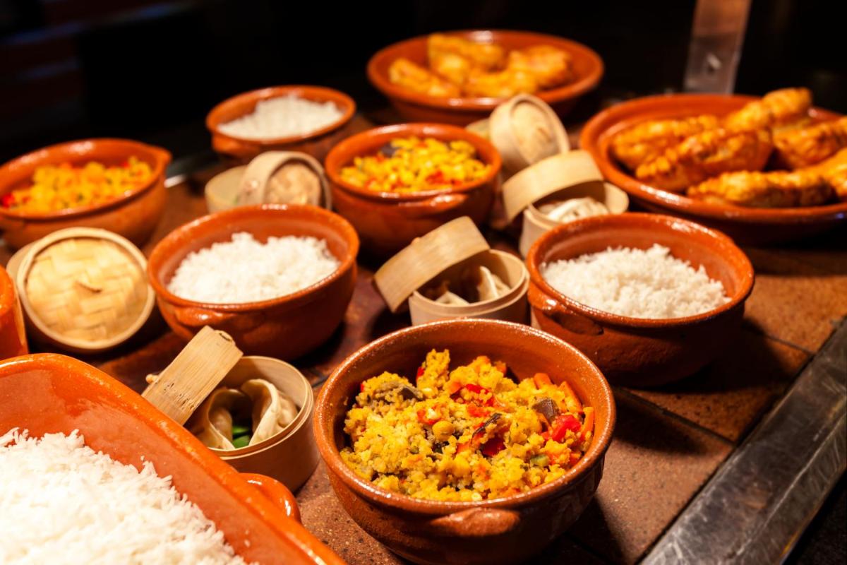 Comida en o cerca de este resort