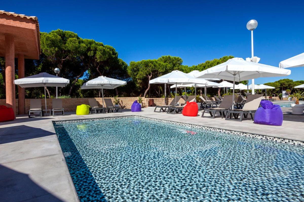 Piscina en o cerca de Barceló Punta Umbría Beach Resort