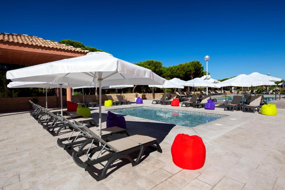 Piscina en o cerca de Barceló Punta Umbría Beach Resort