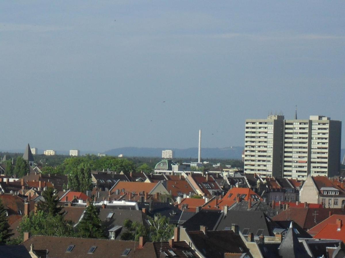Blick über Karlsruhe - Ferienwohnung Panorama - Housity