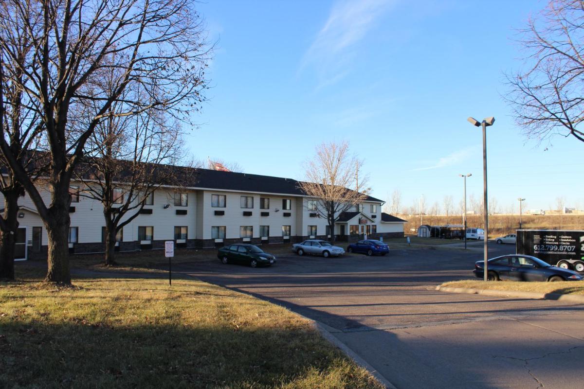 Coratel Inn and Suites Maple Grove - Housity