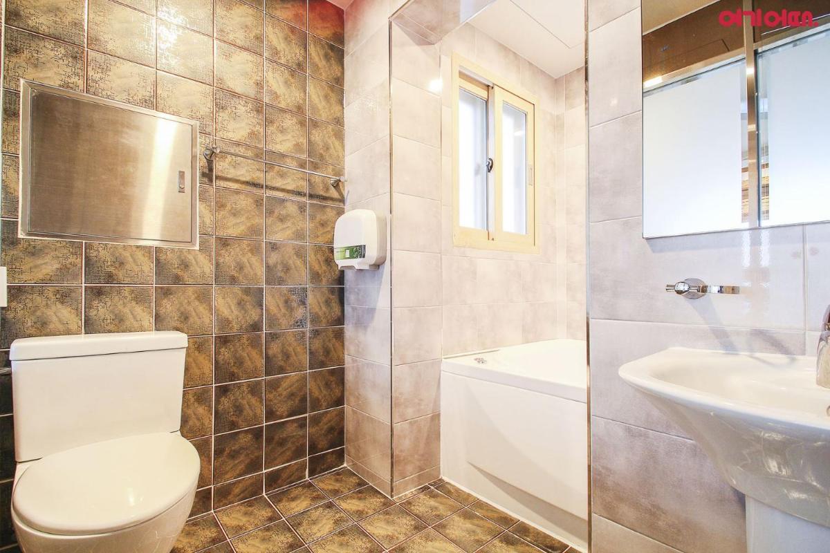 Hotel TopsVille - Housity