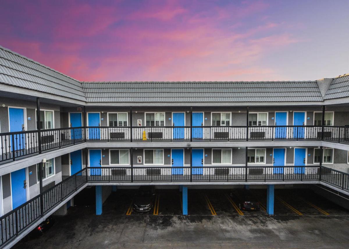 Hollywood Inn Express LAX - Housity