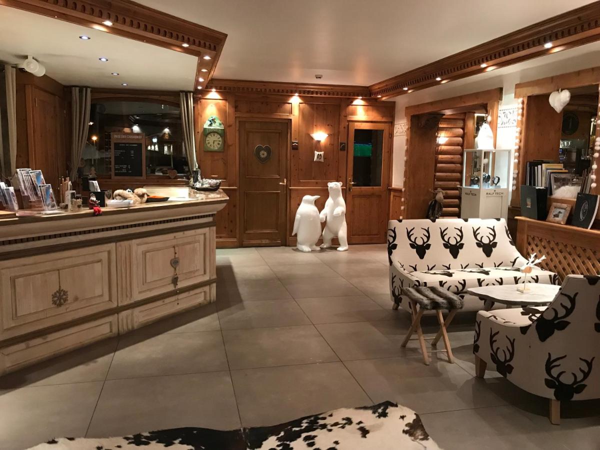 Coin salon dans l'établissement Hôtel les Campanules by Les Etincelles