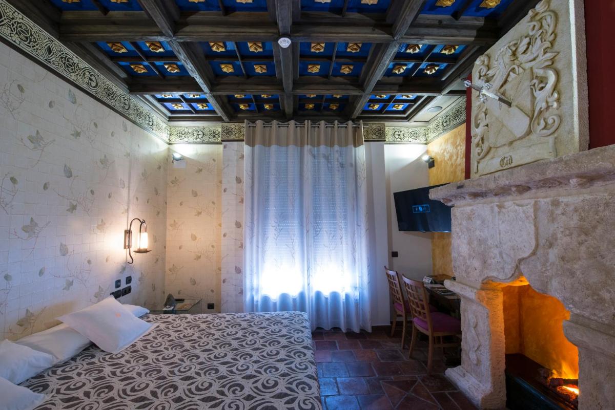 Cama o camas de una habitación en Hotel SPA El Lagar de Isilla