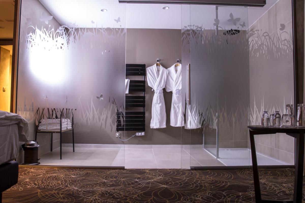 Hotel La Couronne - Housity