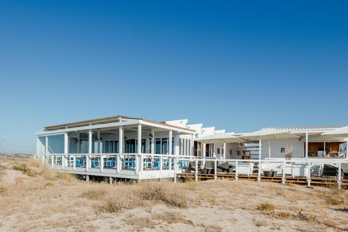 O edifício onde o resort está situado