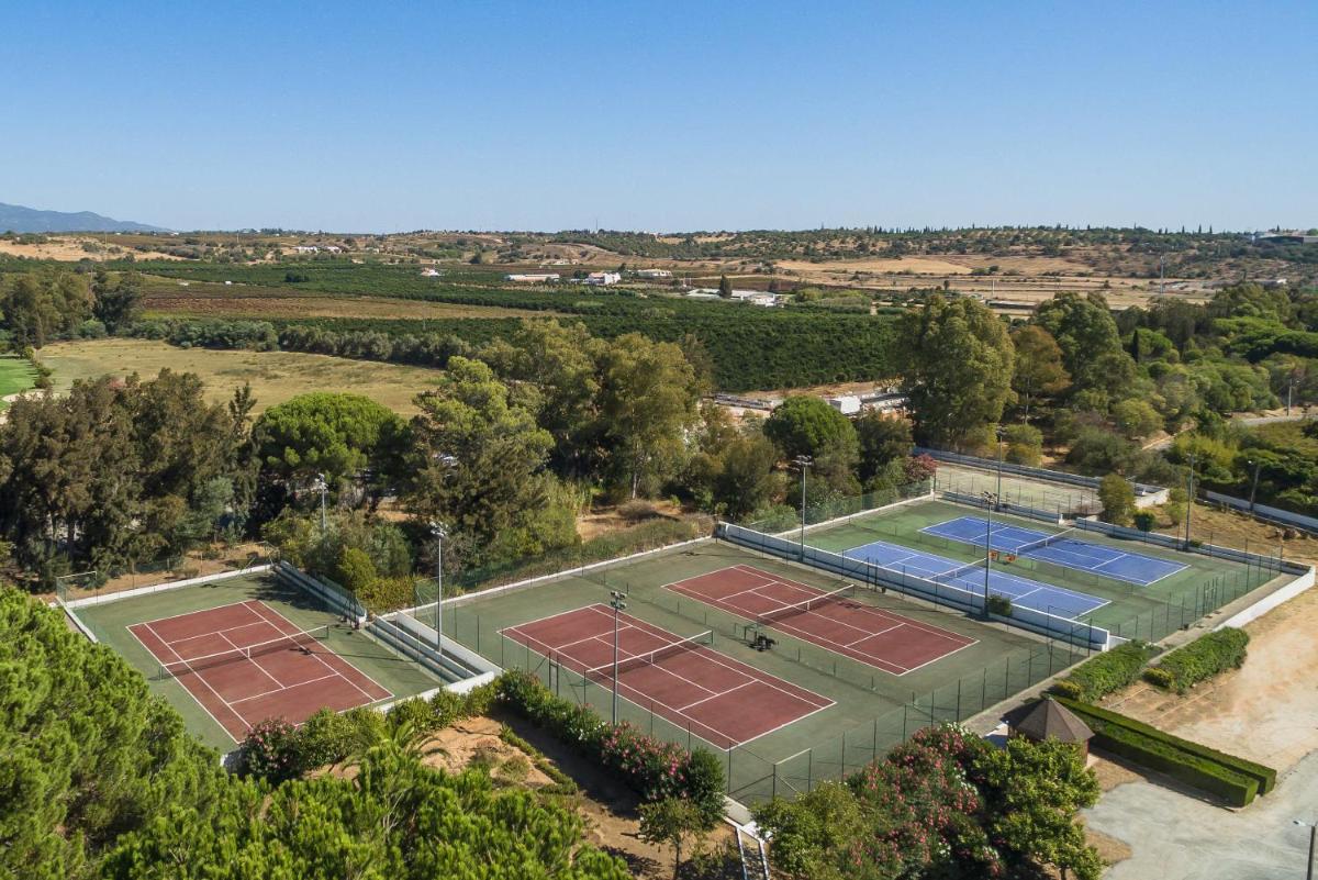 Comodidades para jogar ténis e squash em Penina Hotel & Golf Resort ou nas proximidades