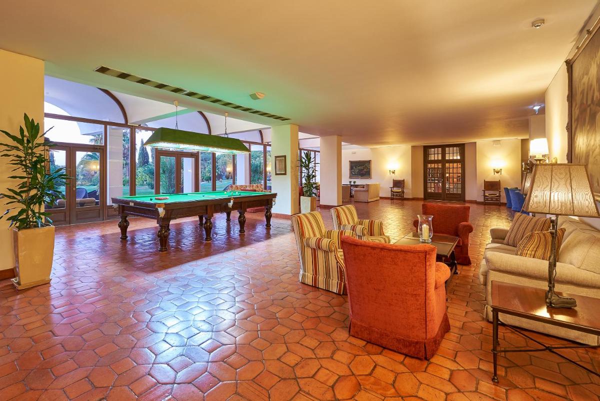 Uma área de estar em Penina Hotel & Golf Resort