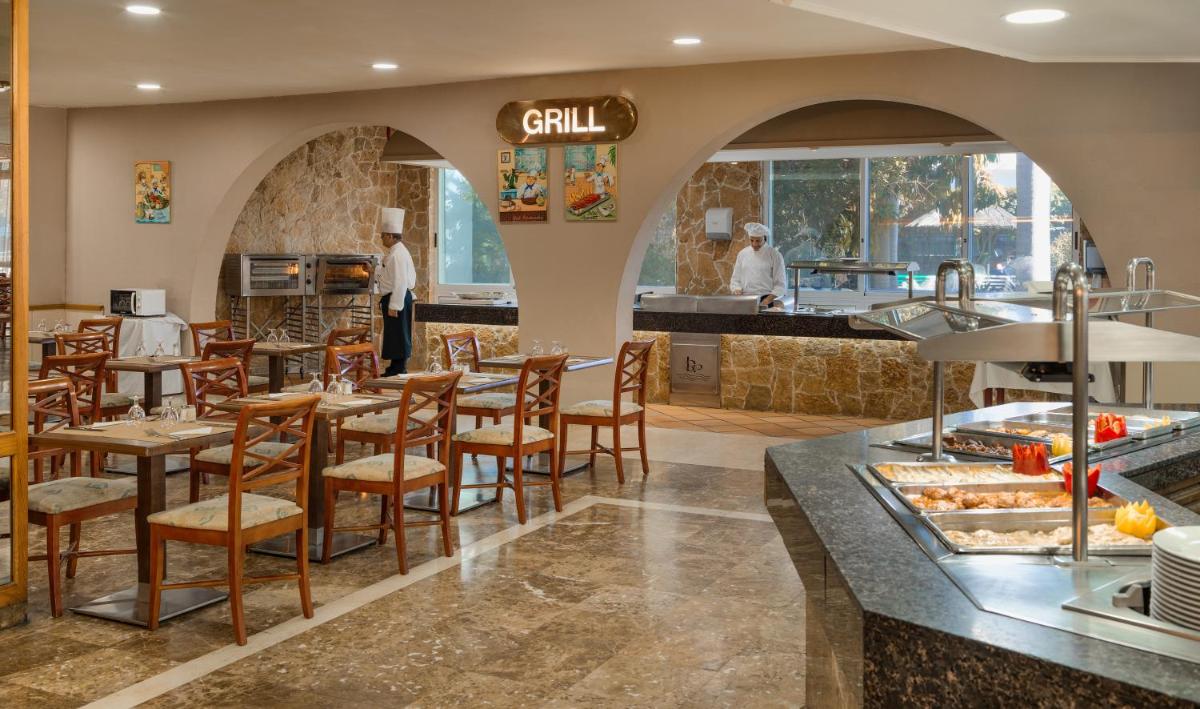 Un restaurante o sitio para comer en Relaxia Beverly Park