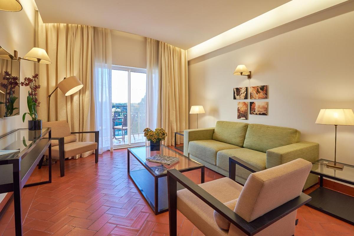 Uma área de estar em Penina Hotel & Golf Resort