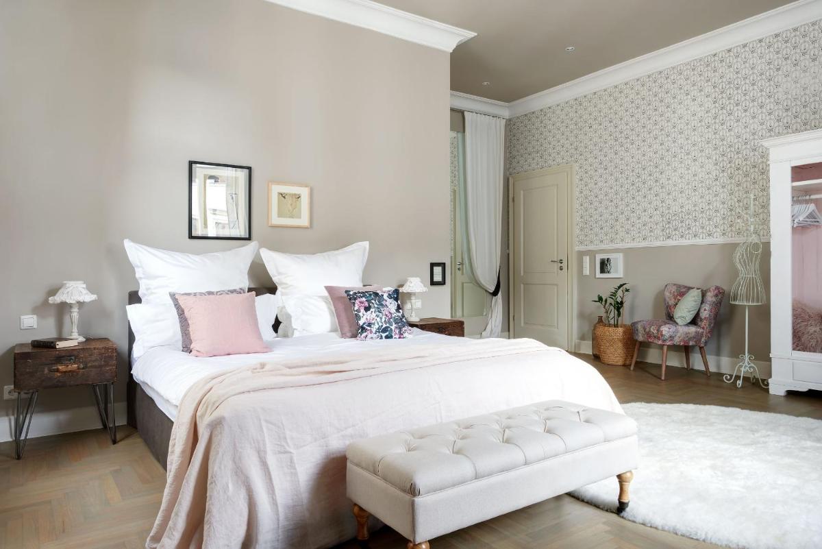 Ein Bett oder Betten in einem Zimmer der Unterkunft Cora Apartments