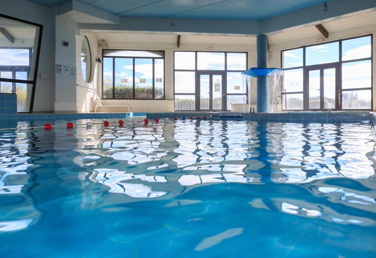 Piscine de l'établissement Thalacap Camargue ou située à proximité