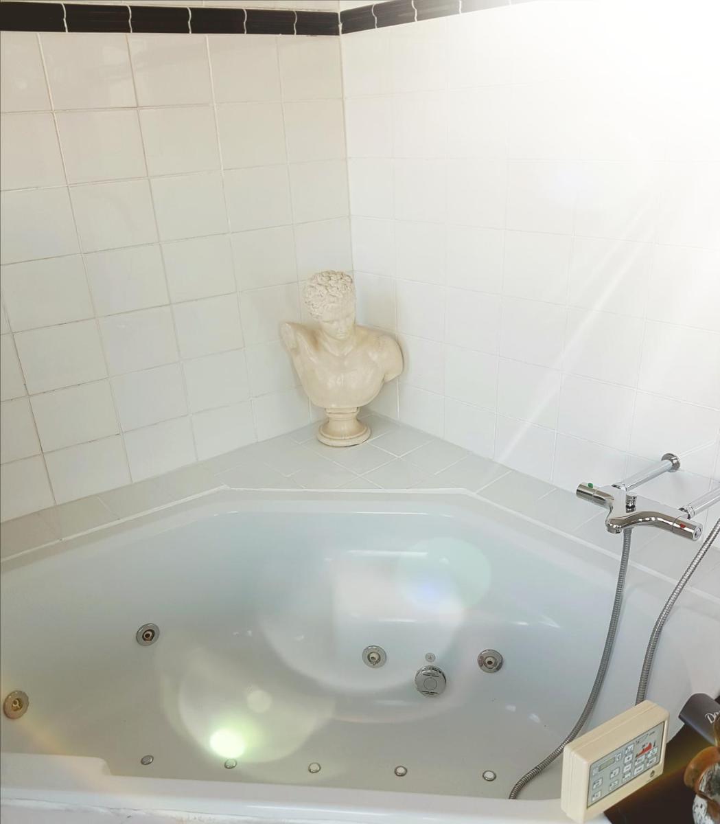 Sam's Place - Housity
