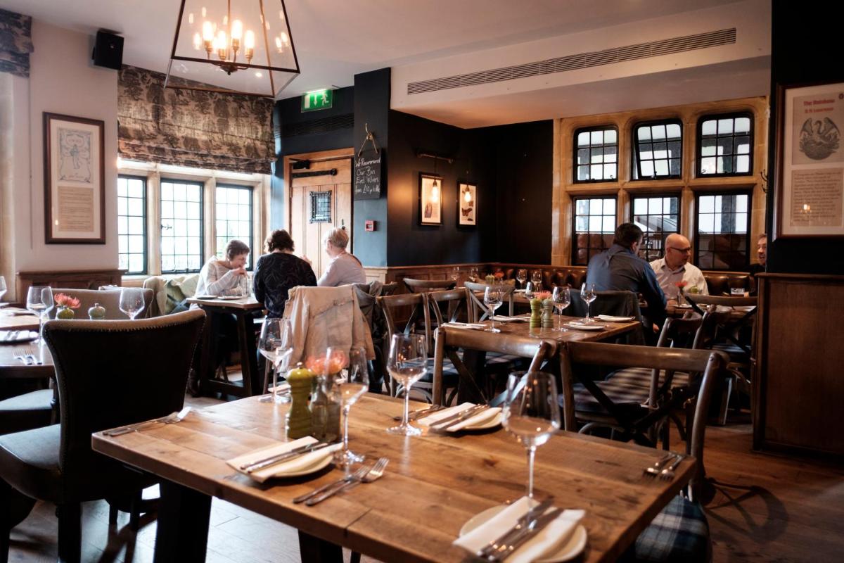 The White Hart Hotel - Housity
