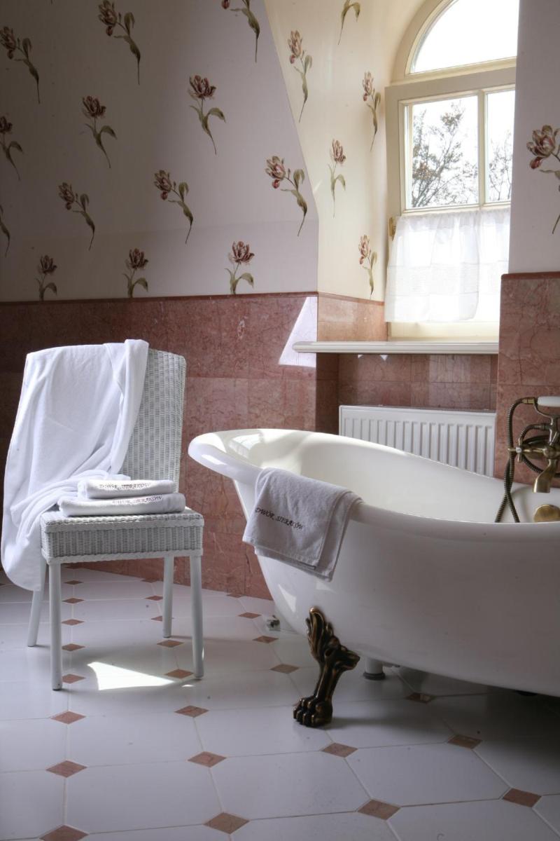 Dwór Sieraków - Housity