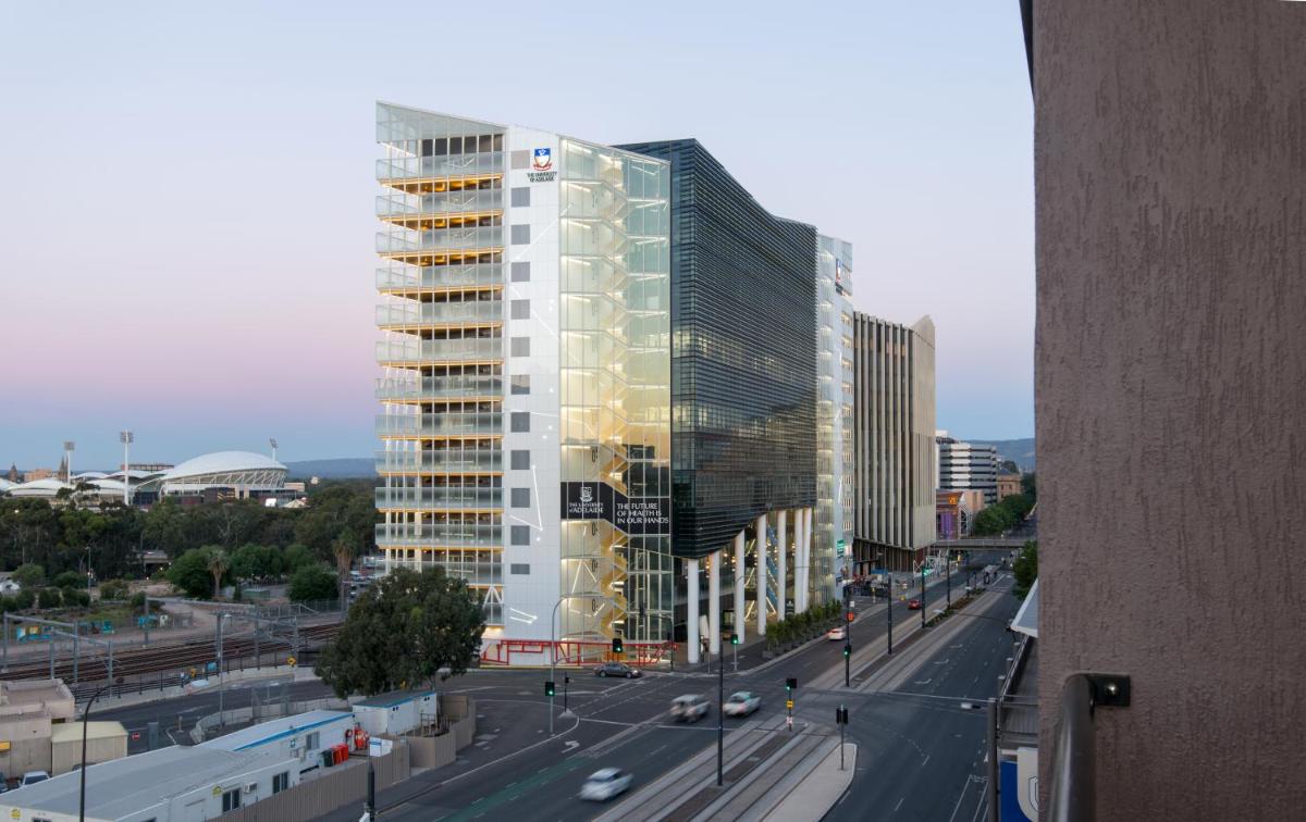 Adelaide Riviera Hotel - Hizvo
