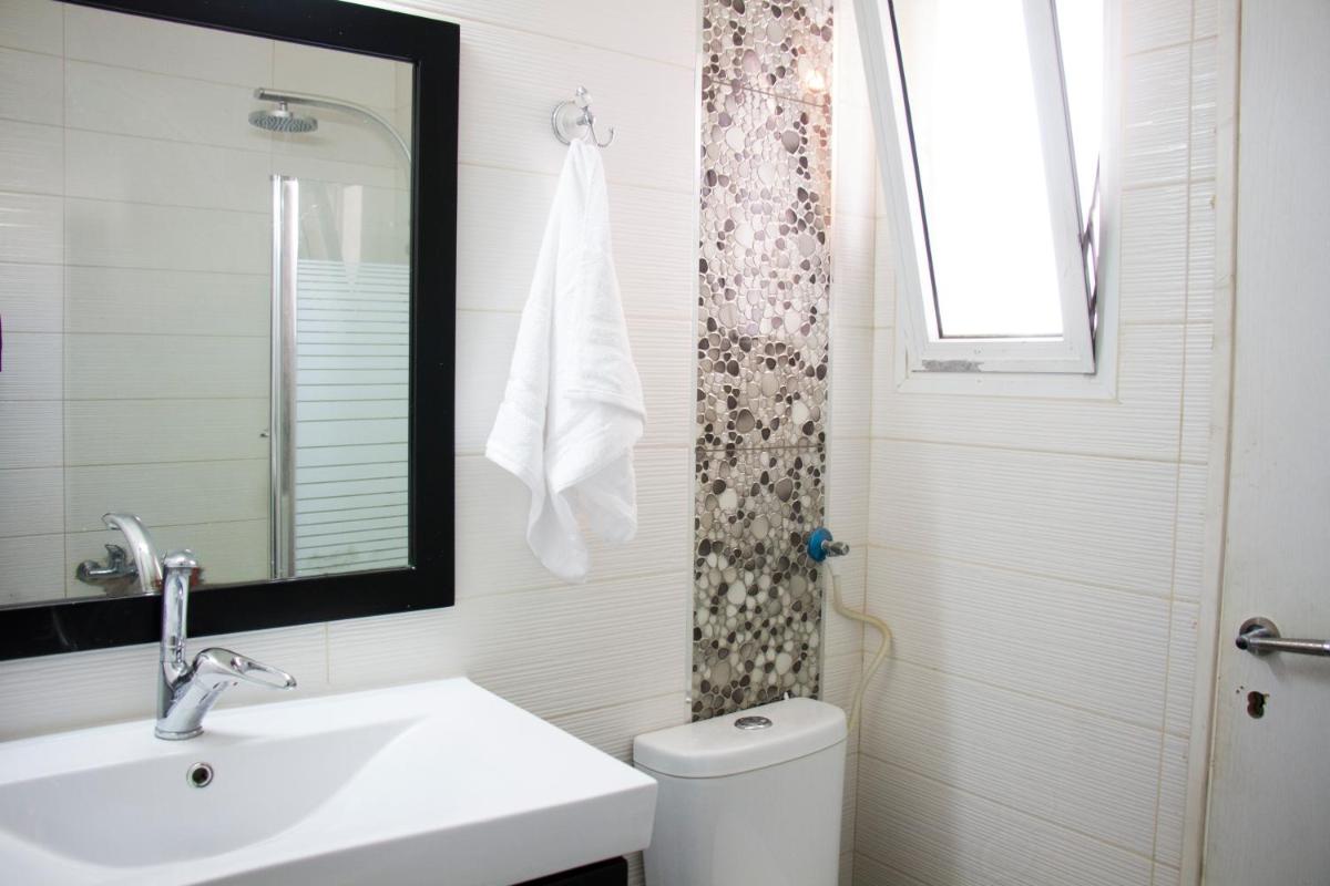Beautiful 3 Bedroom Apartment - Housity