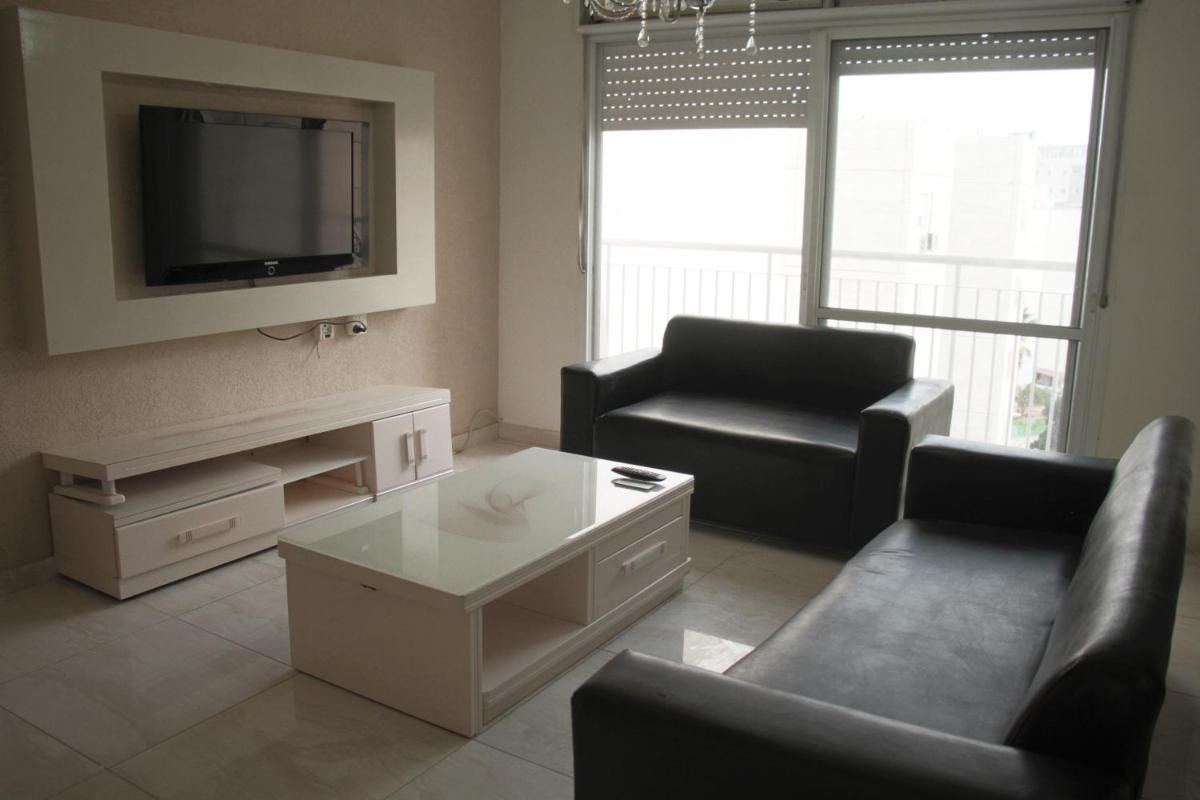 Beautiful 3 Bedroom Apartment - Housity