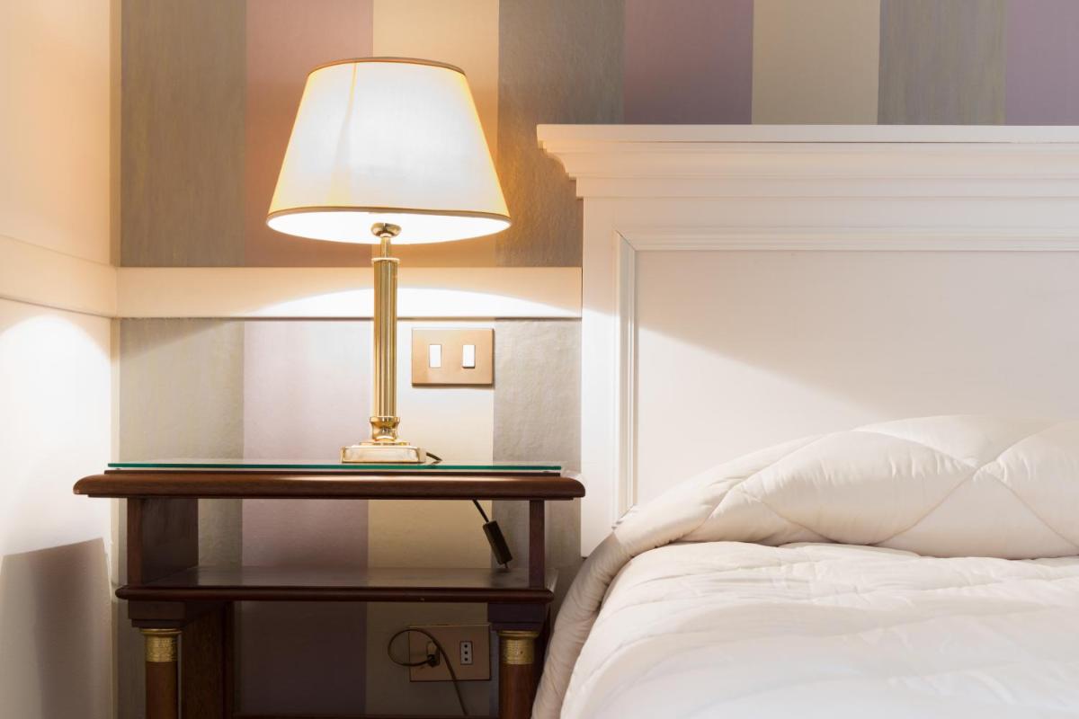 Hotel Tuder - Housity