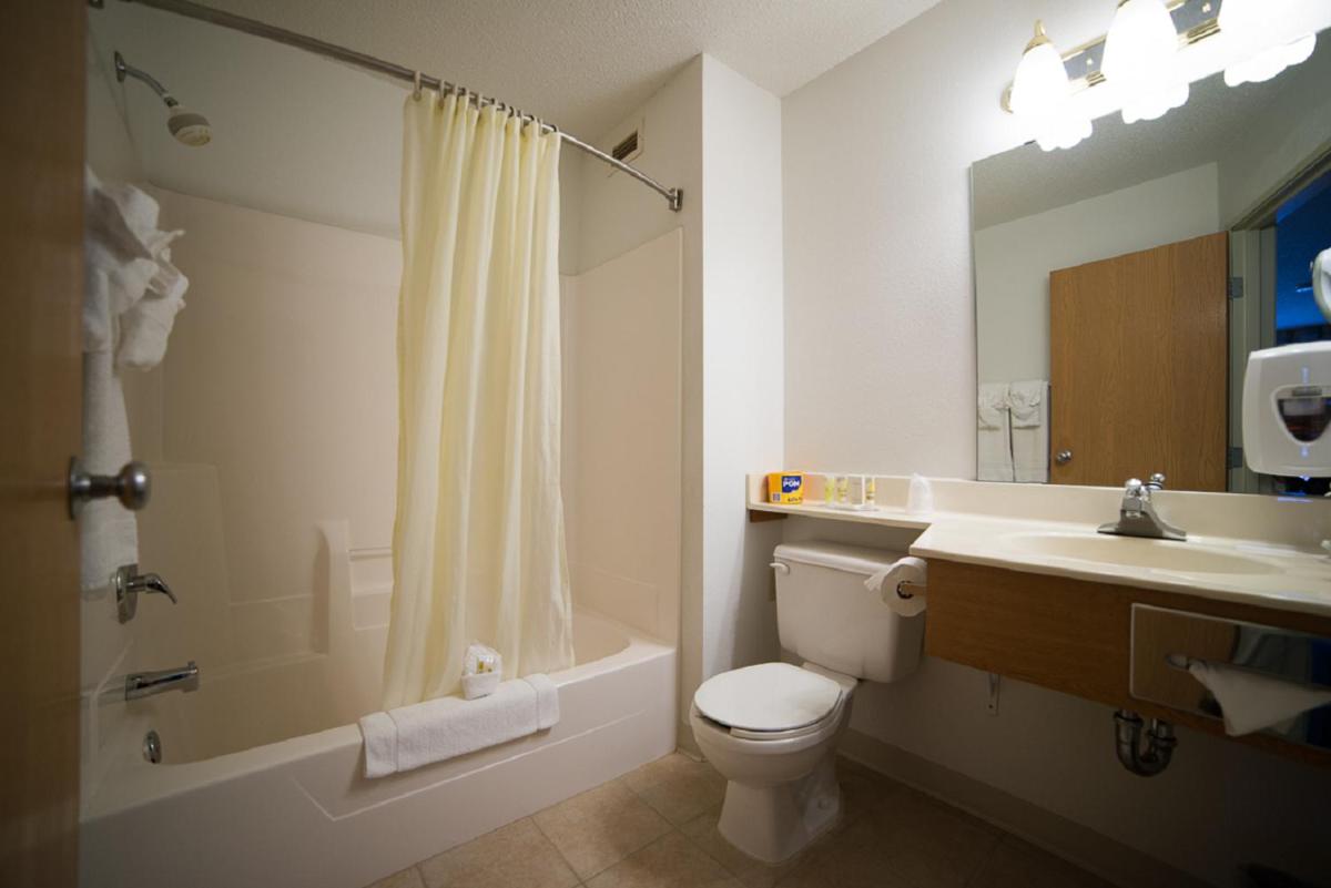 River Valley Inn & Suites - Housity