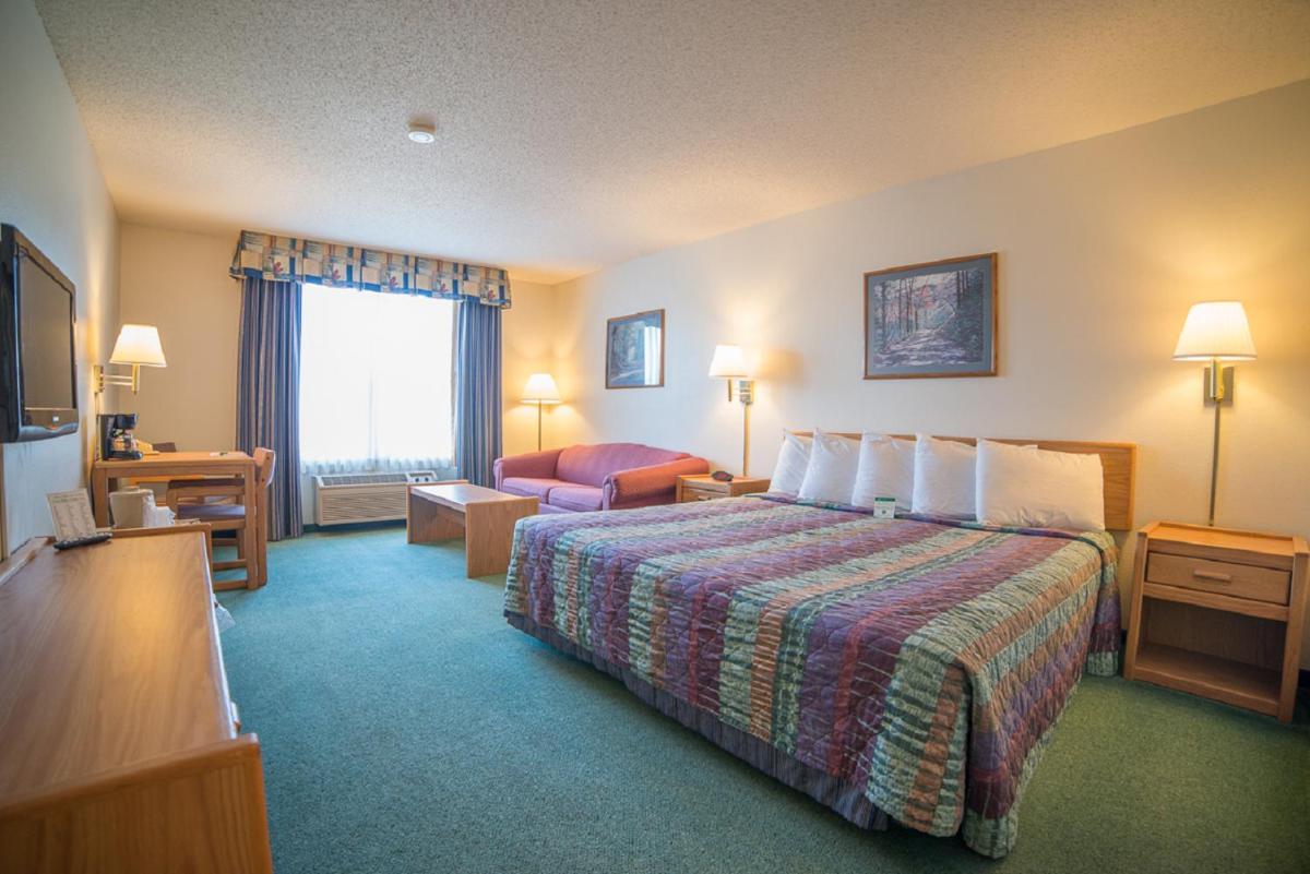 River Valley Inn & Suites - Housity