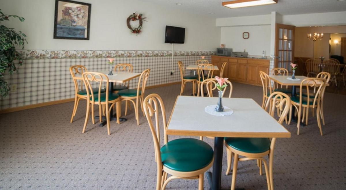 River Valley Inn & Suites - Housity