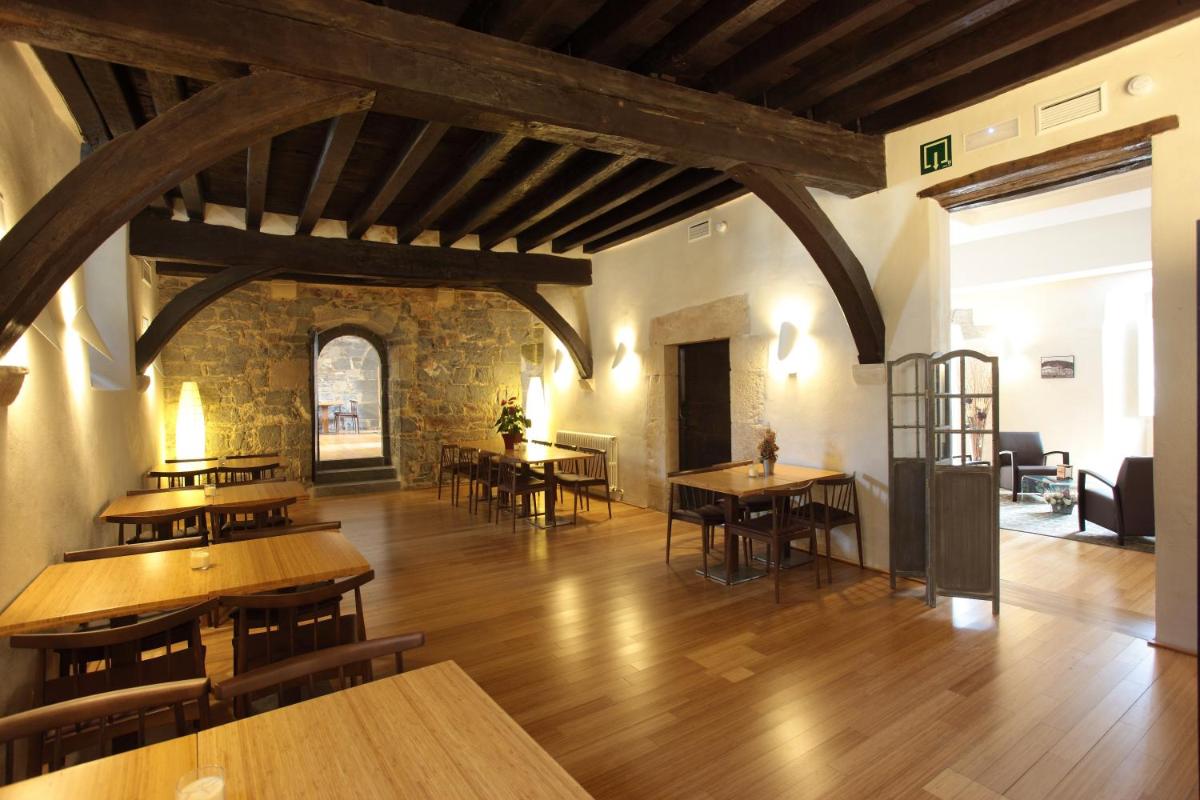 Hotel Roncesvalles - Housity