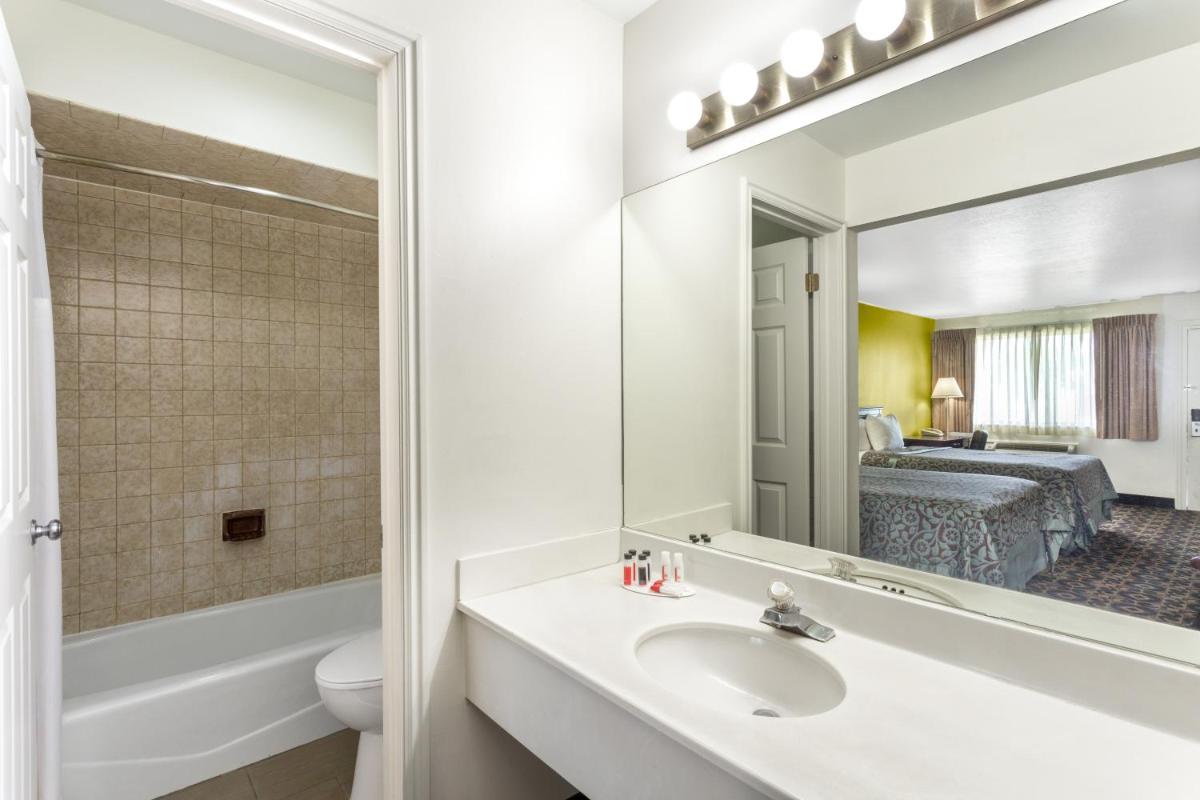 Days Inn by Wyndham Delta - Housity