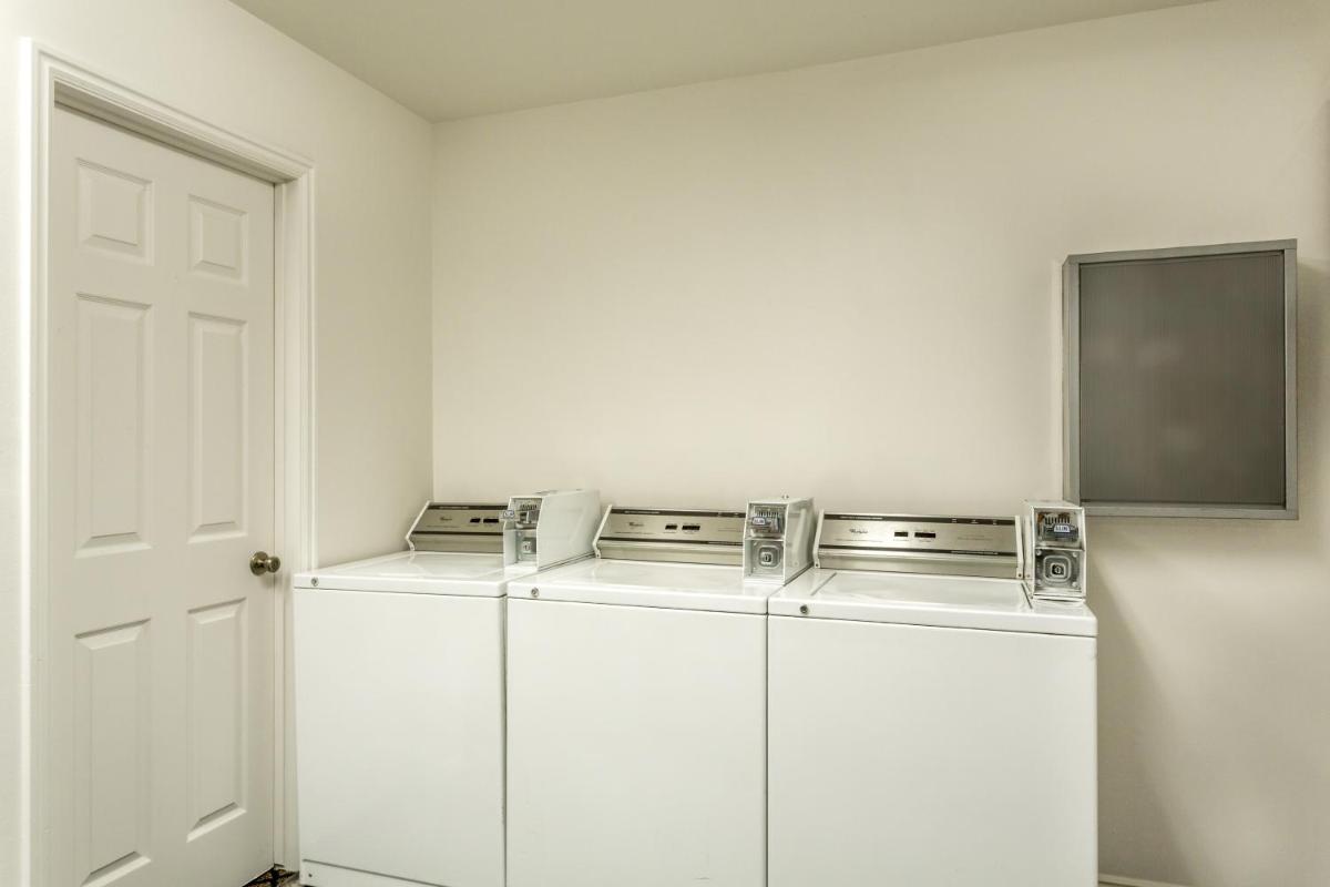 Days Inn by Wyndham Delta - Housity