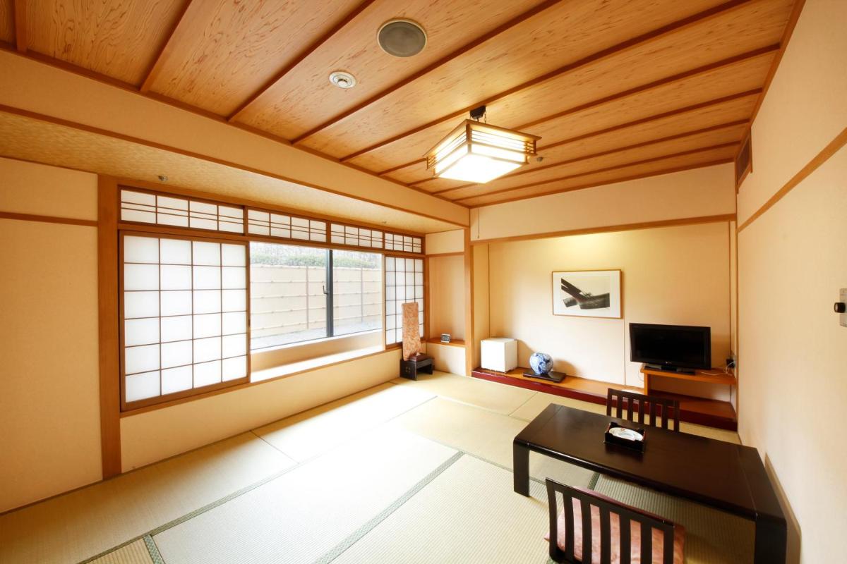 Hotel Hiroshima Garden Palace - Housity