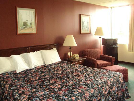 Red Carpet Inn Fanta Suites Hotel - Housity