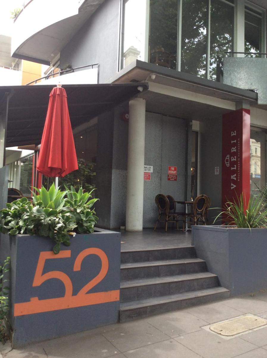 Radiance - Chic Fitzroy Street Apartment - Housity