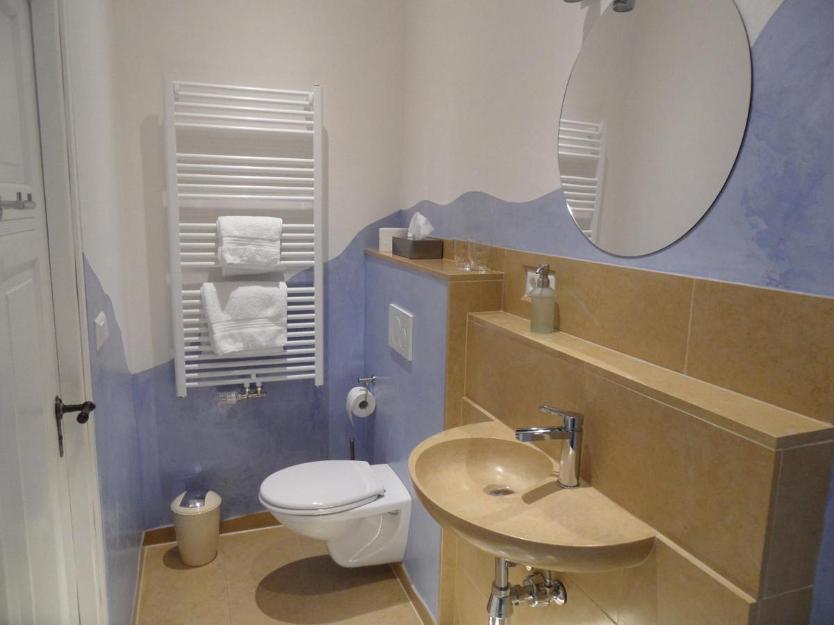 Im Bahnhof - Gästezimmer - - Housity