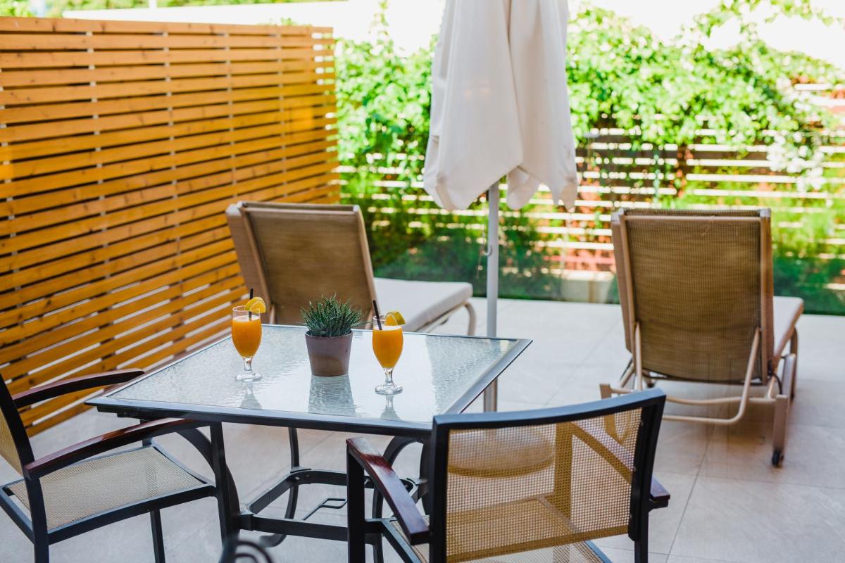 Napa Plaza Hotel (Adults Only) - Housity