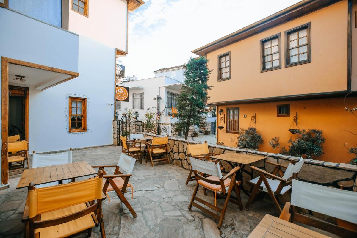 Patio Hotel - Housity