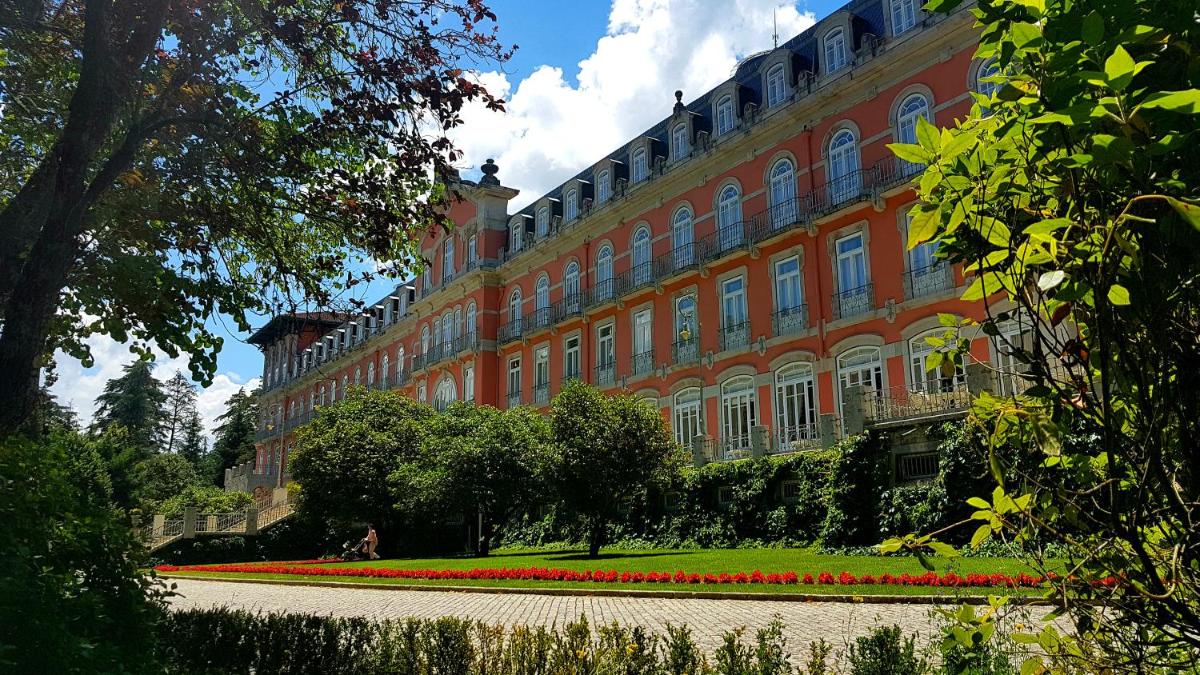 Um jardim no exterior de Vidago Palace