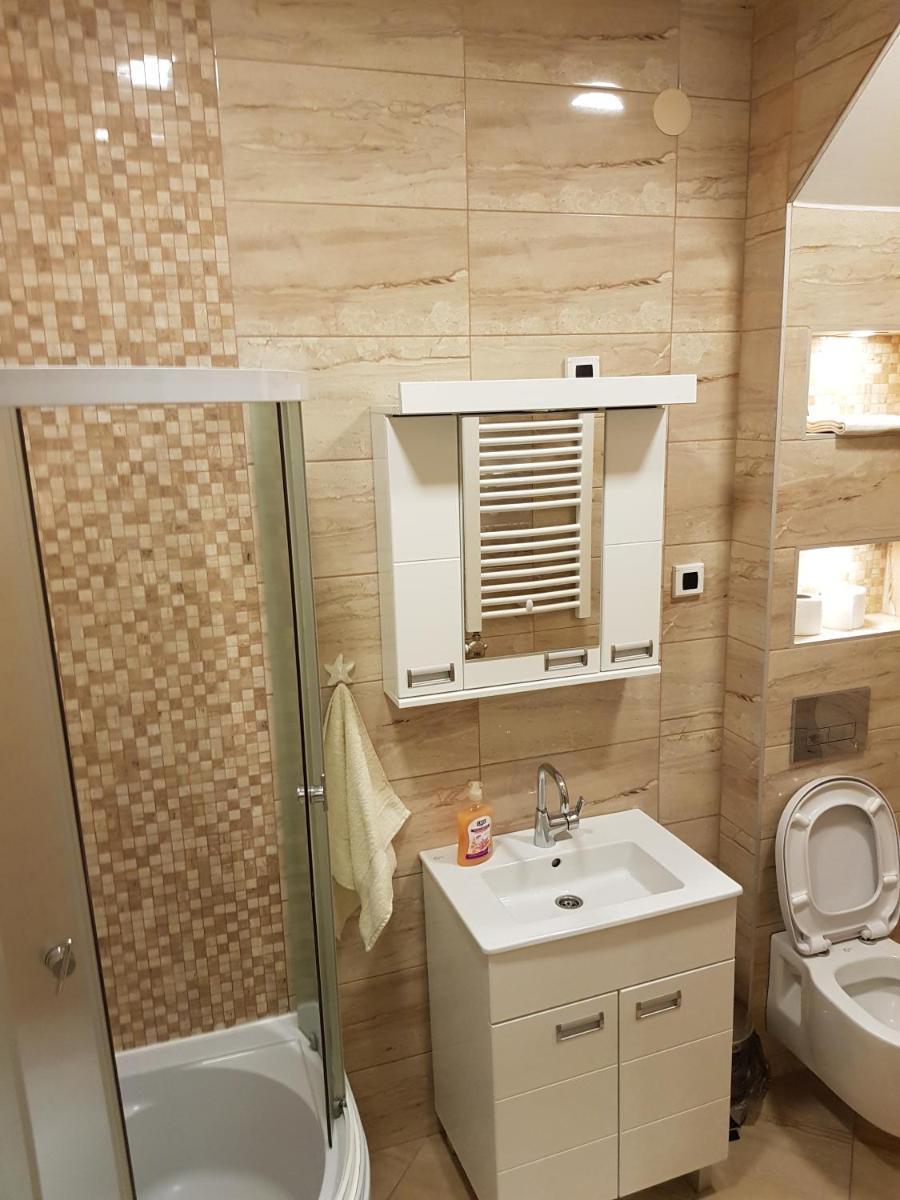 Ceca Apartman - Housity