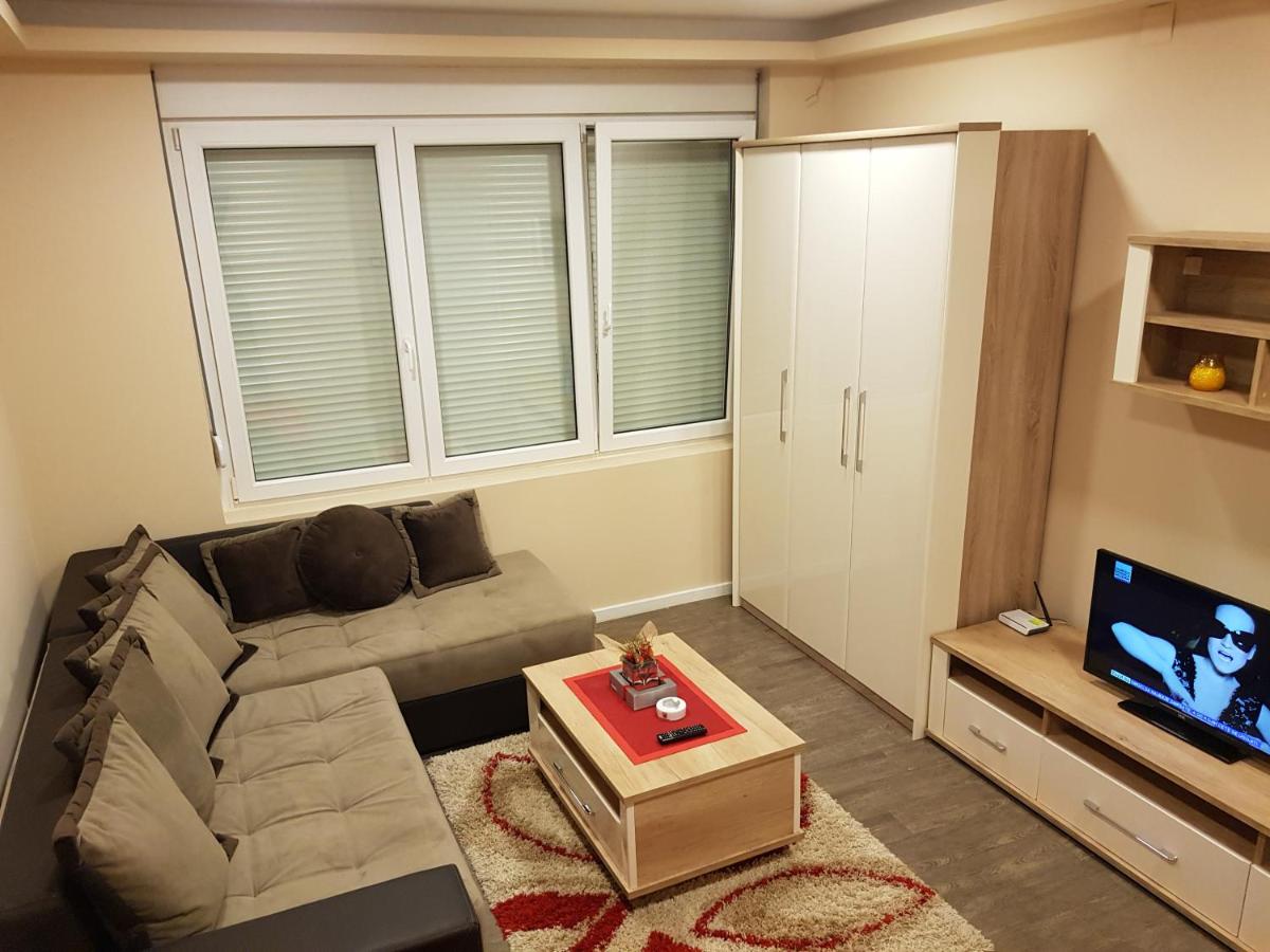 Ceca Apartman - Housity