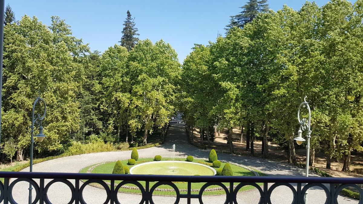 Um jardim no exterior de Vidago Palace