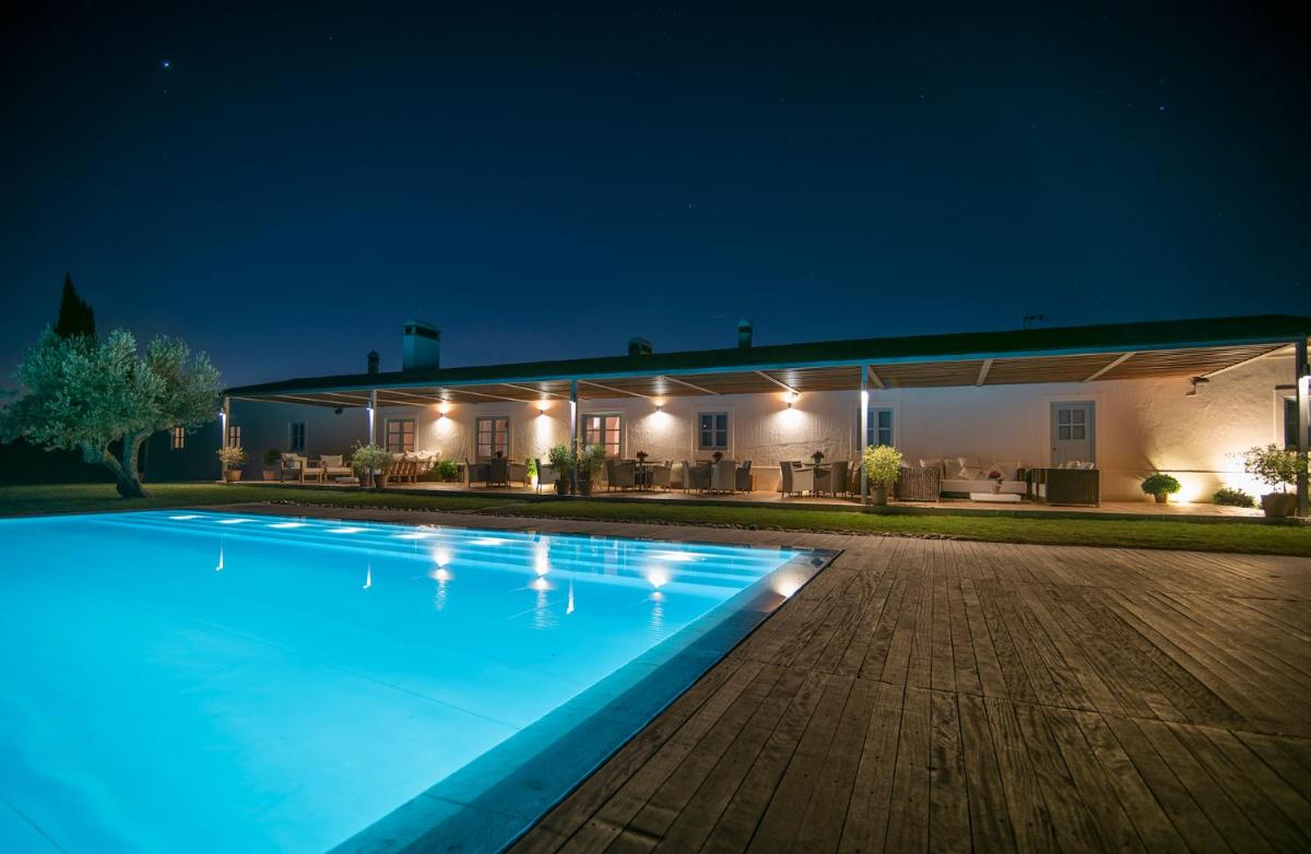 A piscina em ou perto de Herdade da Malhadinha Nova - Relais & Châteaux